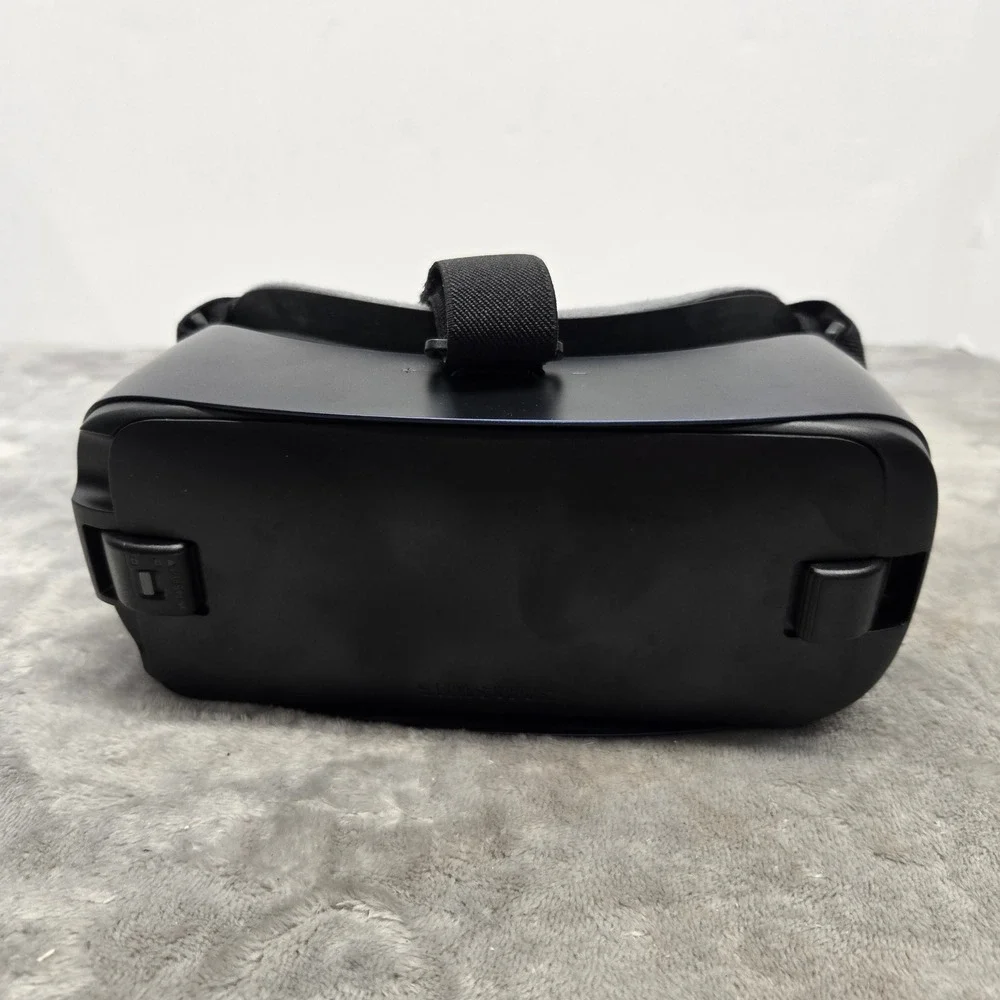 Samsung Gear VR Oculus SM-R323 Blue Black Virtual Reality Headset Viewer